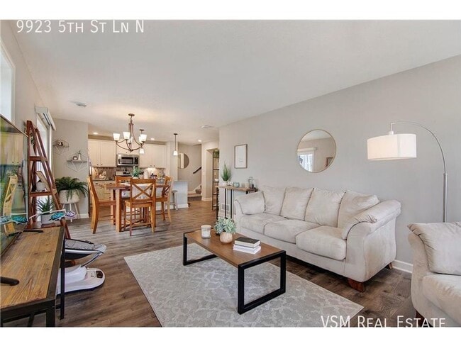 Building Photo - Luxury 3 Bed 3 Bath End Unit Townhome Avai...