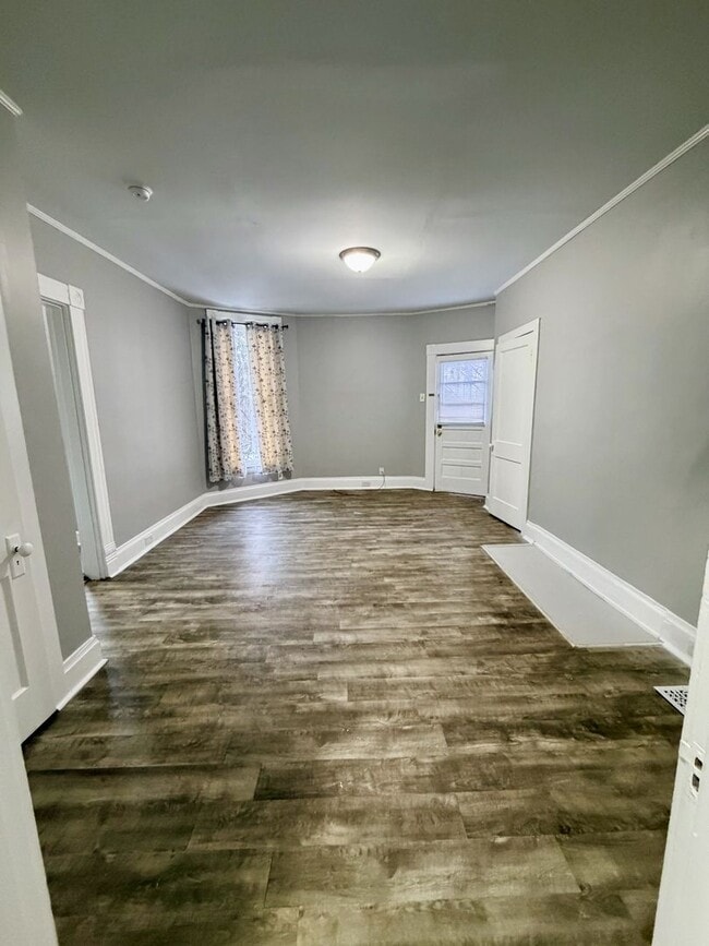 Building Photo - 511 S Broadway St