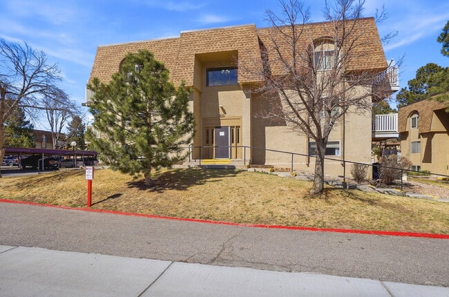 Building Photo - $1,195.95 - 1 Bed, 1 Bath Condo in Denver with Outdoor Patio Space