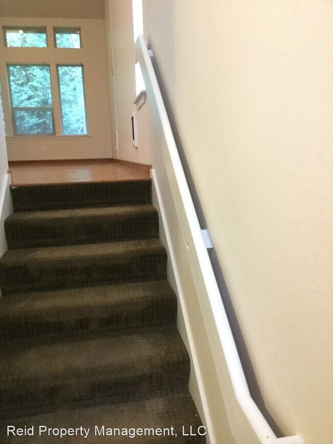 Foto del edificio - 3 br, 3 bath House - 4719 NW Walgren Drive...
