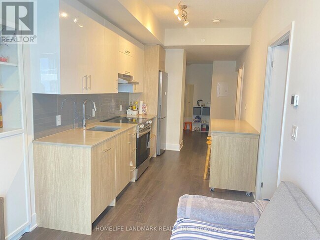 Building Photo - 188 Fairview Mall Dr