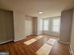 Building Photo - 5526 N Mascher St