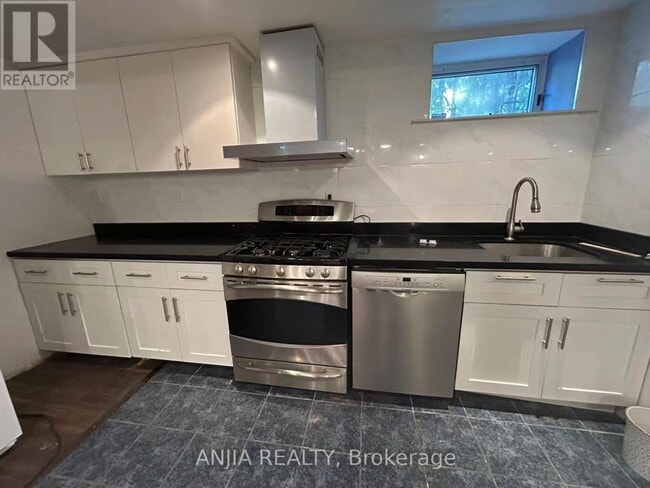 Building Photo - 500 Huntingwood Dr