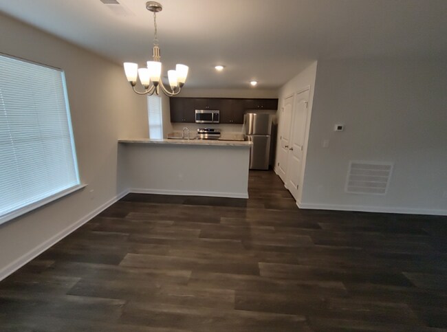 Building Photo - Move in Ready! Easy & Quick move-in process