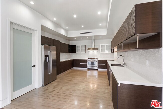 Building Photo - 225 S Hamilton Dr