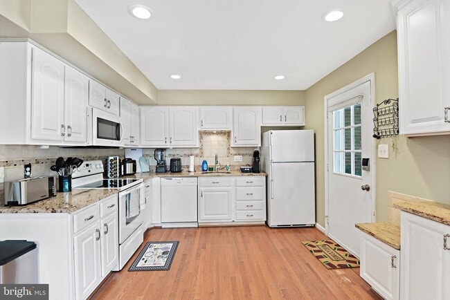 Building Photo - 5267 Leestone Ct