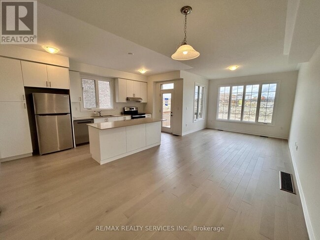 Building Photo - 8 Bridgeland Dr.