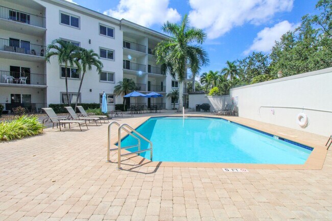 Foto del edificio - Excellent Location - 1 Bedroom - 1 Bath - Minutes to beautiful beaches, excellent dining and shop...