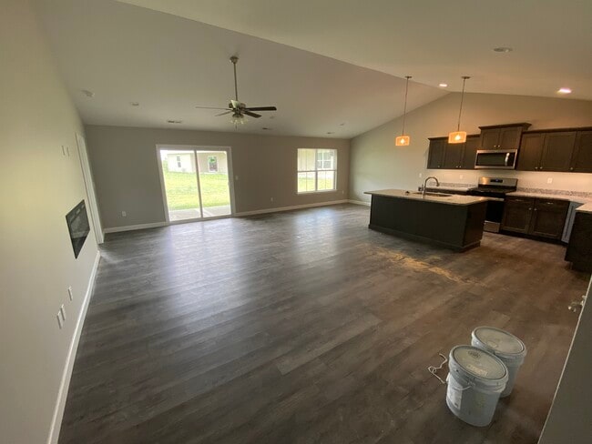 Foto del edificio - 2025 Serenade Ln