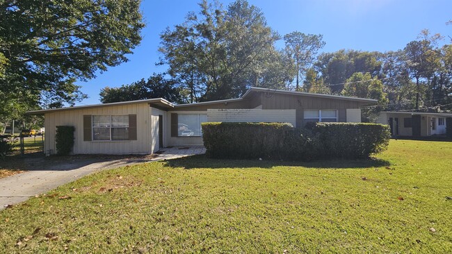 Building Photo - 1005 Legay Ave