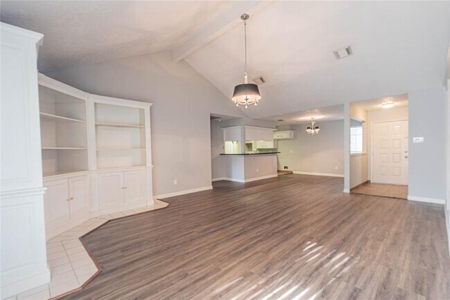 Building Photo - 818 Valley Ranch Dr