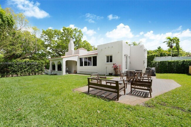 Building Photo - 720 Minorca Ave