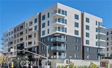 Building Photo - 1601 Rivington