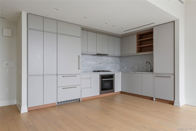 Building Photo - 550 Vanderbilt Ave