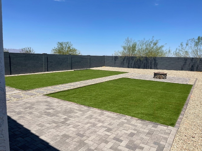 Building Photo - 40750 W Hillman Dr