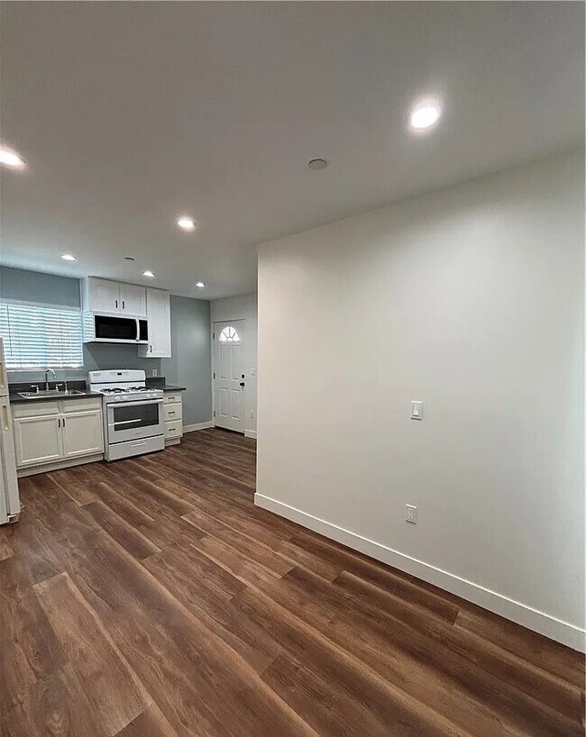 Foto del edificio - 7333 Kraft Ave