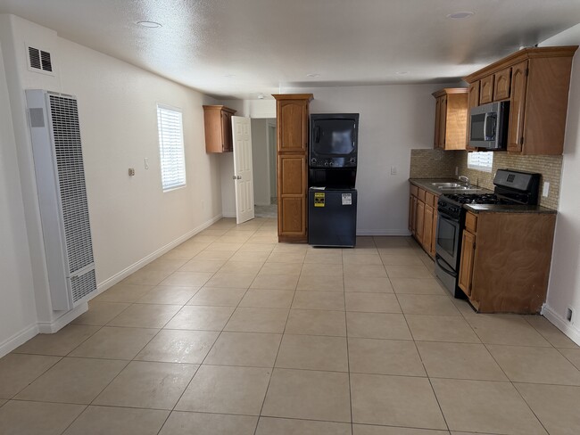 Foto del edificio - 654 W 21st St