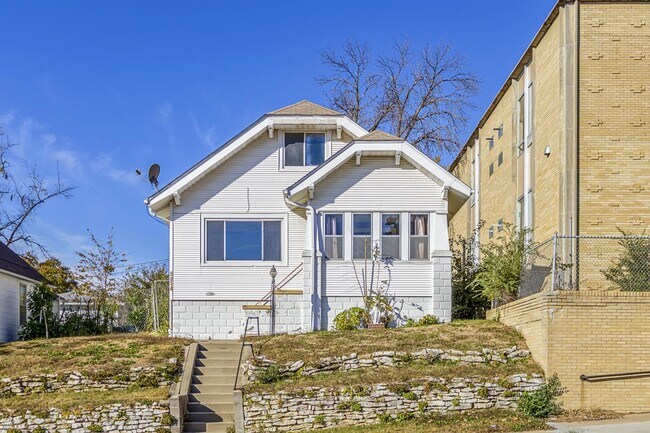 Building Photo - 5614 S 22nd St