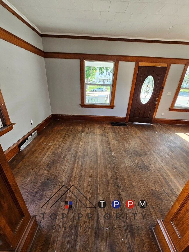 Building Photo - 3 Bedroom | 1 Bathroom Single-Family Home ...