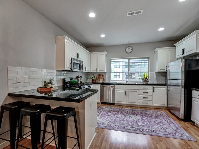 Building Photo - 8918 SW Elena Ln