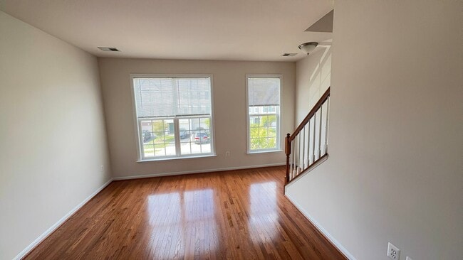 Foto del edificio - Gorgeous 3 Bed 3.5 Bath Interior Townhome ...