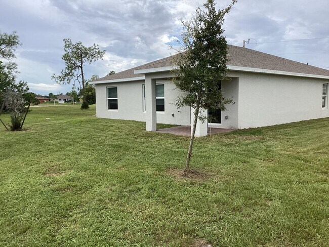 Building Photo - 4BR/2BA Home for Rent in Cape Coral!