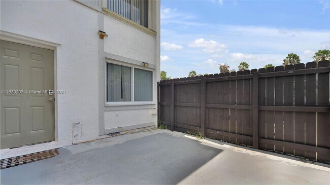 Building Photo - 7125 SW 111th Pl