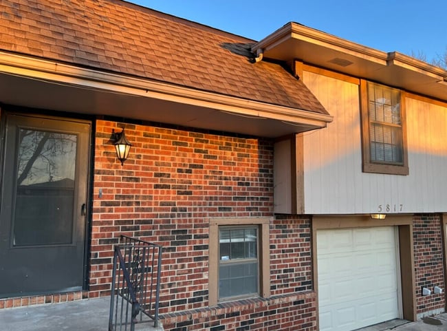 Building Photo - 5817 Farley Ave