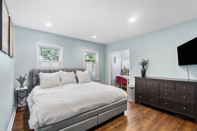 Building Photo - 12 Mystic St