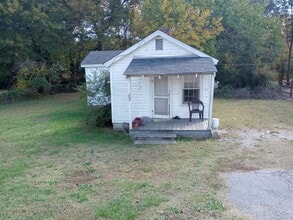 Building Photo - 207 Sims Dr
