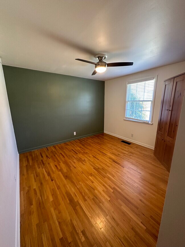 Master Bedroom - 103 Colt Ct