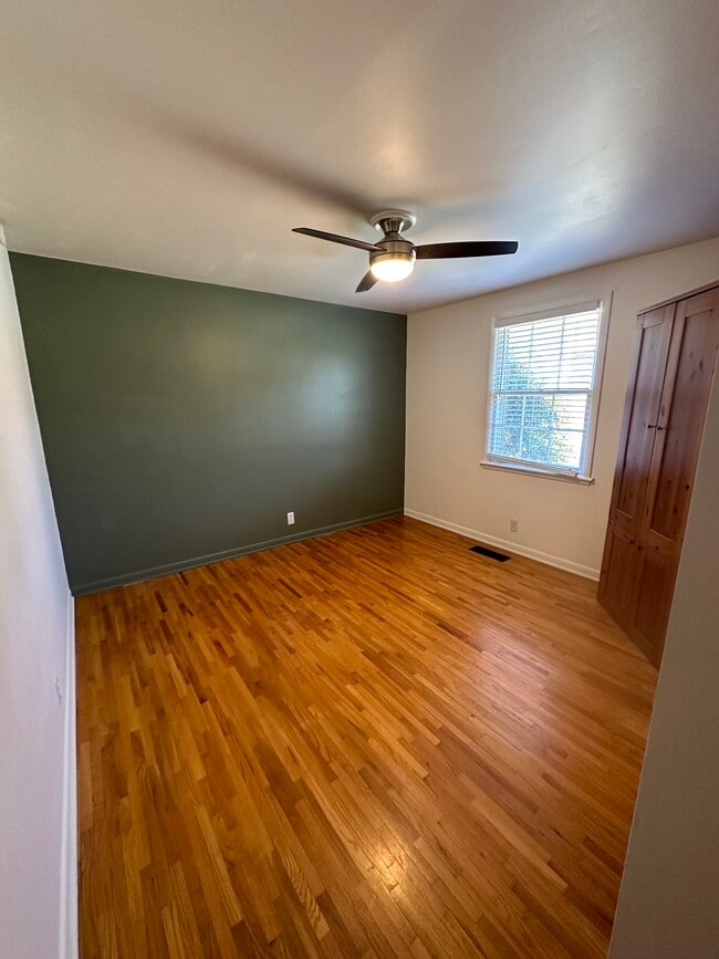 Master Bedroom - 103 Colt Ct House