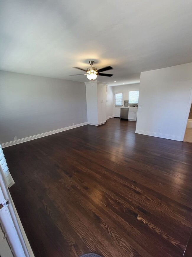 Interior Photo - 3550 Park