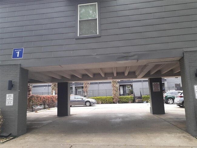 Building Photo - 2020 S Congress Ave