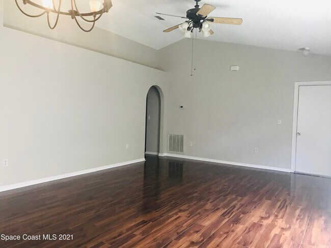Building Photo - 2824 Maderia Cir