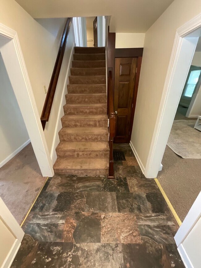 Foto del edificio - *AVAILABLE AUGUST 2027* 8 BEDROOM GREAT LO...