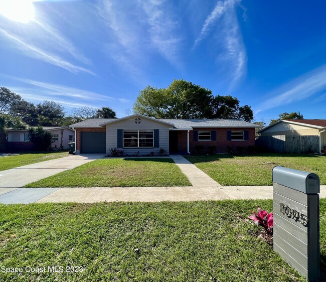 Building Photo - 1095 Coronado Dr