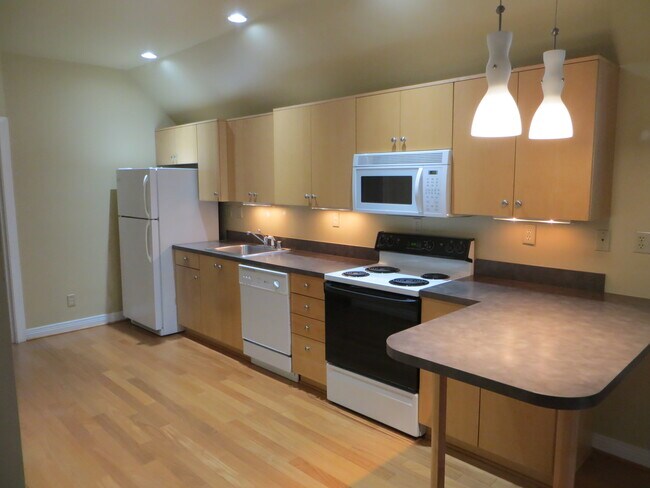 Cocina de galera - 2115 Gladstone Ave