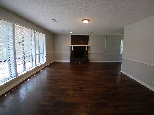 Foto del edificio - Charming 3-bedrrom 2 bath home - Raleigh