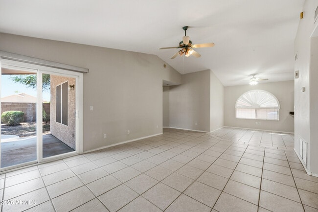 Building Photo - 1025 W Jeanine Dr