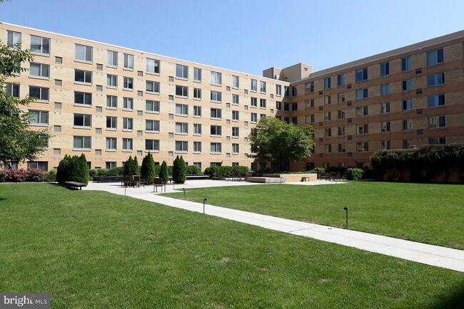 Building Photo - 475 K St NW