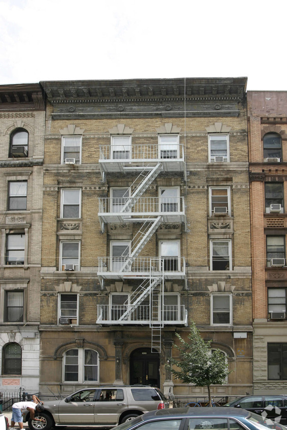 Building Photo - 305 W 111th St