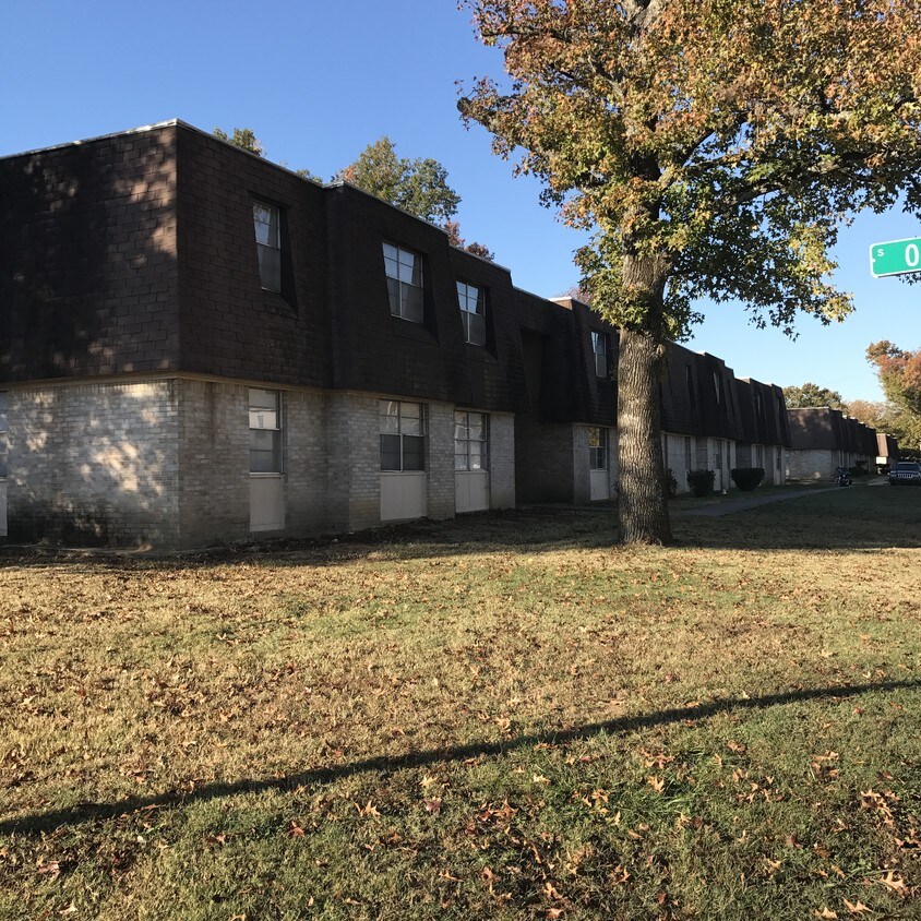 1122 East 9th St - 1122 E 9th St
