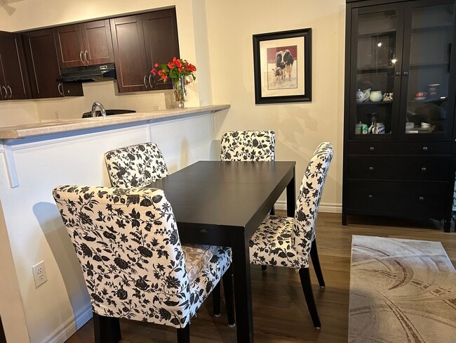 Building Photo - 1390 Main St E