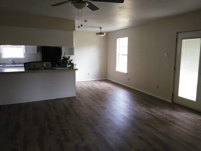 Foto del edificio - 13237 Valley Forge Cir