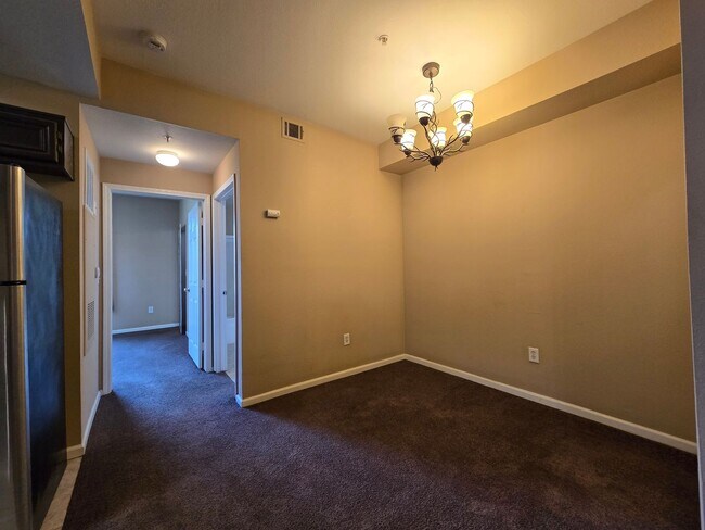 Foto del edificio - CANYON CREST CONDO