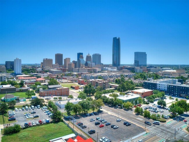 Foto del edificio - 825 NW 6th St