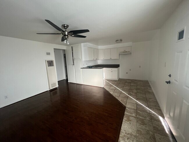 Building Photo - 1590 N Fair Oaks Ave