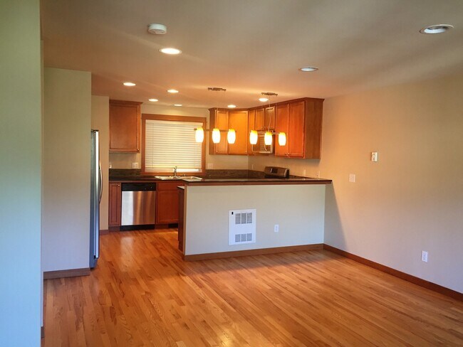Foto del edificio - Warm and Welcoming Northgate Townhome