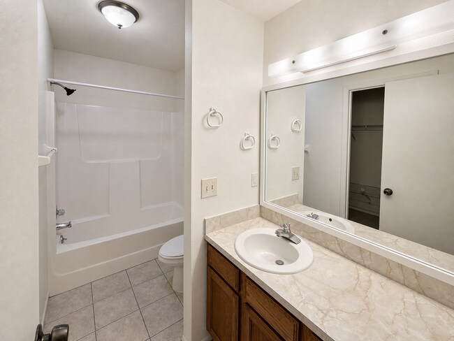 Foto del edificio - Condo in Gated Winterset